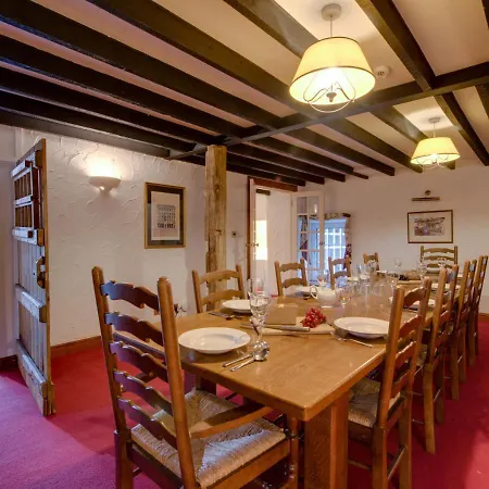 5 Bed In Oc-gl008 Дом отдыха